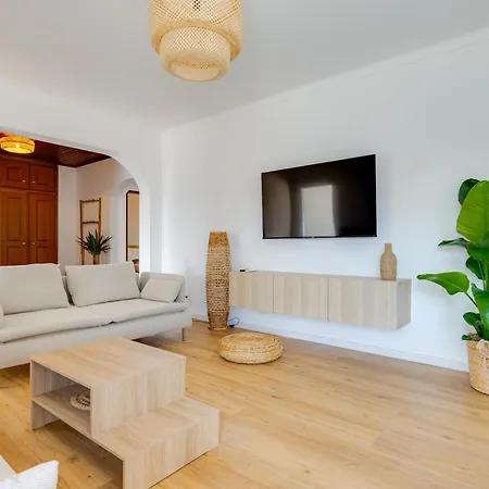Sea Views, Huge Terrace, Steps To Oldtown * Lagos