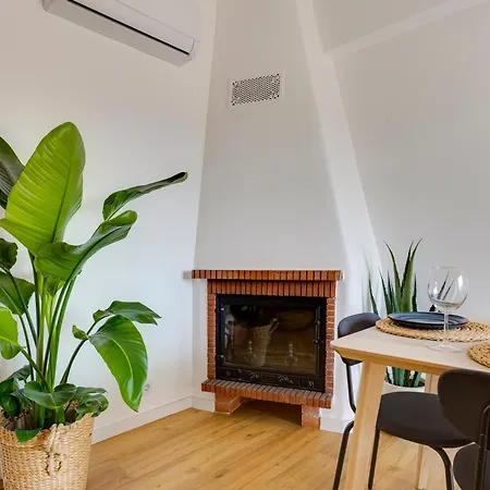 Sea Views, Huge Terrace, Steps To Oldtown