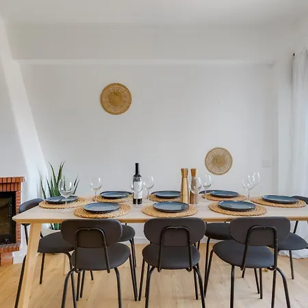 Sea Views, Huge Terrace, Steps To Oldtown Lagos
