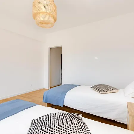 Sea Views, Huge Terrace, Steps To Oldtown