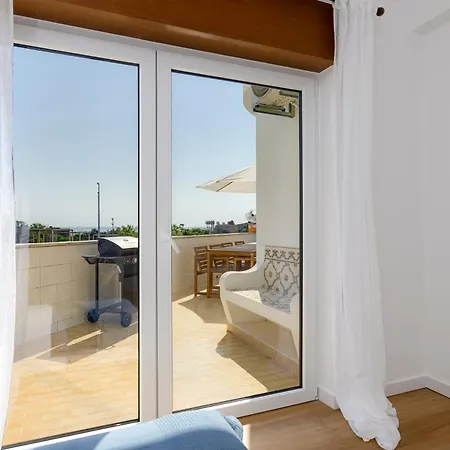 Sea Views, Huge Terrace, Steps To Oldtown